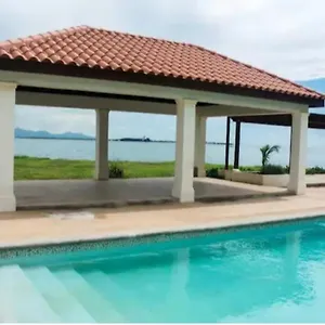 Impeccable 2-br Apartment-ornella At Bayfront Apartment